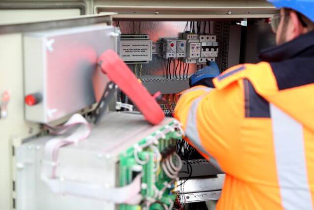 7 Tips For Selecting Qualified Industrial Electrical Contractors